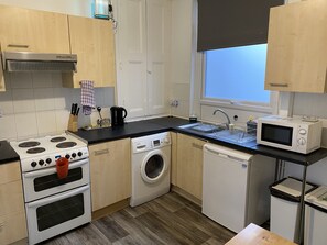 Studiosuite (Flat 1) | Eigene Küche | Kühlschrank, Mikrowelle, Herdplatte, Wasserkocher