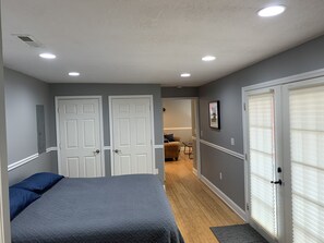 1 bedroom, iron/ironing board, WiFi, bed sheets - Newly Renovated Complete Kitchens unit 301 (Woodfin)