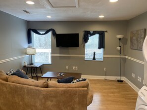 Smart TV - Newly Renovated Complete Kitchens unit 301 (Woodfin)