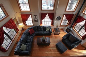 TV connectée, cheminée, lecteur de DVD