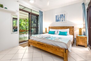 ดีลักซ์อพาร์ทเมนท์, 3 ห้องนอน, 2 ห้องน้ำ, วิวสวน | 3 ห้องนอน, เครื่องนอนระดับพรีเมียม, โต๊ะทำงาน, เตารีด/โต๊ะรีดผ้า