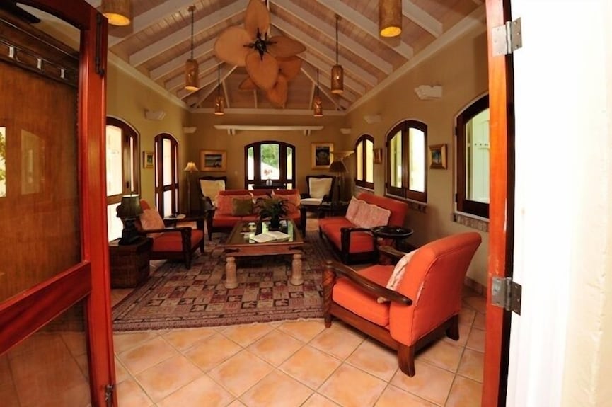 Reefside Villa: Full Ac! Pool! Private Sandy Beach! - Saint John