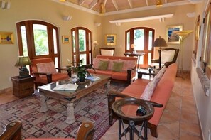 TV, DVD player, books, stereo - Reefside Villa: Full AC! Pool! Private sandy beach! (St John)