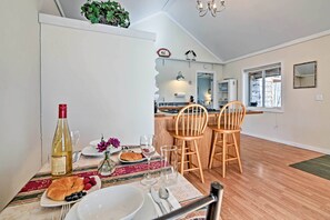 Dining - Forest Views! ‘The Woodshop’ Robbinsville Cabin (Robbinsville)