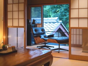 传统四人房 | 迷你吧（备有免费物品）、办公桌、免费 WiFi、床单