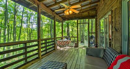 Screened Porch: ‘The Coop’ Robbinsville Cabin!