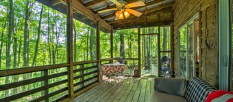 Screened Porch: ‘The Coop’ Robbinsville Cabin!