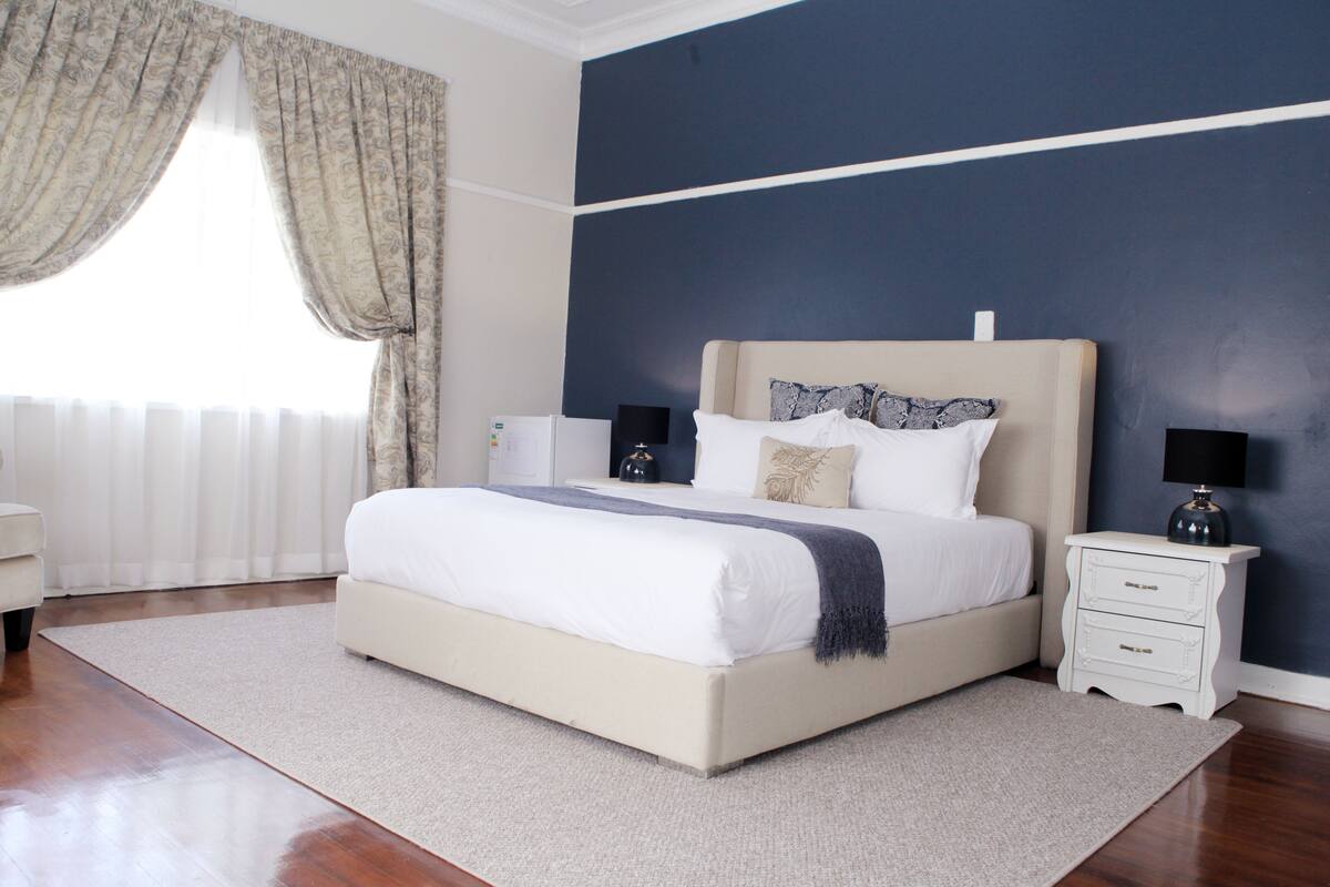 Superior Room | 1 bedroom, minibar, in-room safe, desk
