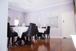 Dining - Kiendo Bed and Breakfast (Johannesburg)