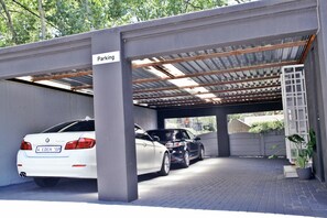 Free self-parking - Kiendo Bed and Breakfast (Johannesburg)