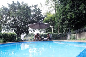 Outdoor pool - Kiendo Bed and Breakfast (Johannesburg)
