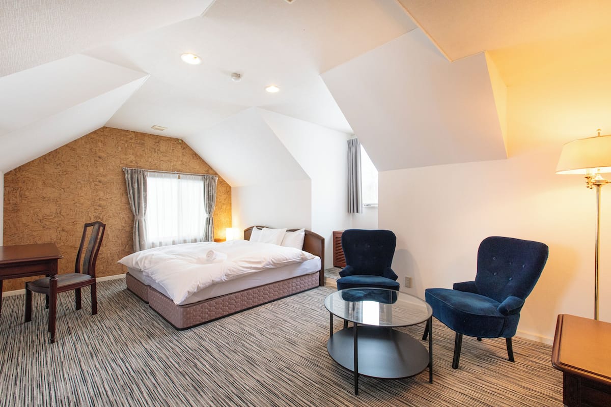 Twin or King Room | WiFi (free), bed sheets