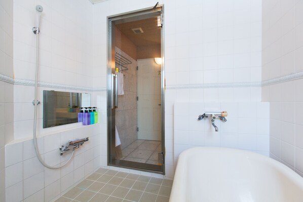 King Room (Ramat Lodge) | Bathroom | Hair dryer, towels - Ramat Niseko - Hostel (Kutchan)