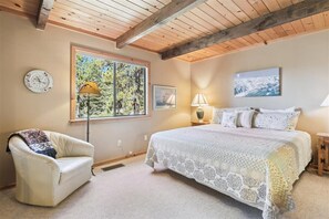 3 Schlafzimmer, Schreibtisch, Bügeleisen/Bügelbrett, WLAN