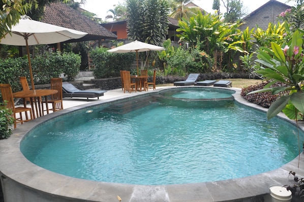 Outdoor pool - Argasoka Bungalows (Ubud)