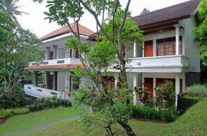Front of property - Argasoka Bungalows (Ubud)