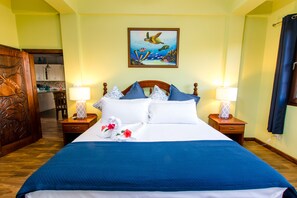 3 bedrooms, in-room safe, iron/ironing board, WiFi