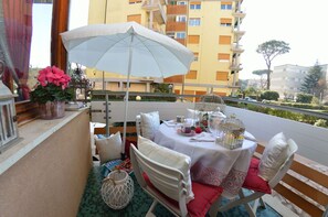 Propiedad, Restaurante, Edificio, Habitación, Mueble, Mesa, Bienes Raíces, Casa, Diseño De Interiores, Desayuno Tardío