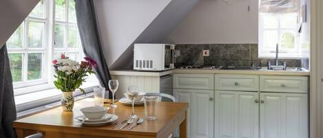 Fridge, microwave, stovetop, toaster