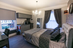 1 bedroom, iron/ironing board, Internet, bed sheets - Number 10 Abbey - Poppy line apartment (Wymondham)