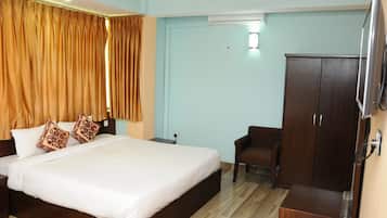 Deluxe Studio | In-room safe, desk, soundproofing, free WiFi