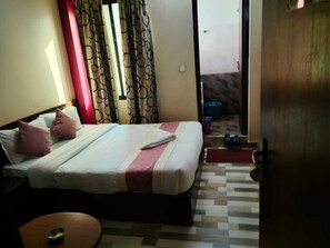In-room safe, desk, soundproofing, free WiFi - Rameshworam Hotel (Kathmandu)