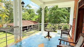 Kamar Double Mewah, 1 kamar tidur | Pemandangan balkon