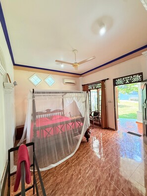 Double Room | Desk, iron/ironing board, free wired internet, bed sheets - Utopia villa (Hikkaduwa)