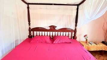 Double Room | Desk, iron/ironing board, free wired internet, bed sheets