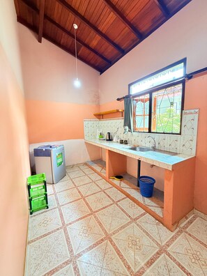 Habitación de lujo doble, 1 habitación | Cocina privada | Frigorífico y cafetera o tetera