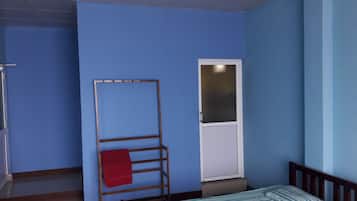 Classic-Zweibettzimmer | Zimmersafe, Schreibtisch, Bügeleisen/Bügelbrett, Zustellbetten