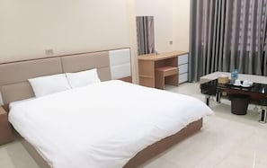 Camera Deluxe, 2 camere da letto, bagno condiviso, vista parco | Minibar, una cassaforte in camera, una scrivania, insonorizzazione