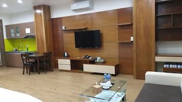 Business Studio Suite, 1 King Bed, Kitchen, Hill View | Private kitchenette | Full-sized fridge, stovetop, coffee/tea maker, electric kettle