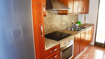 Fridge, microwave, oven, coffee/tea maker