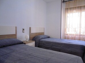 3 bedrooms, bed sheets