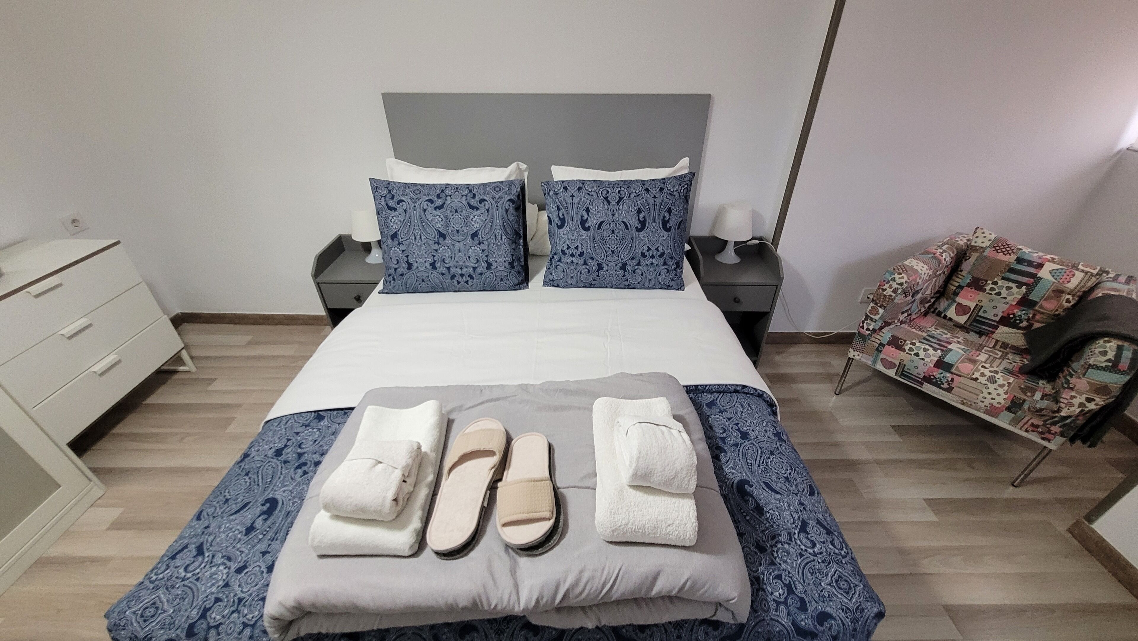 3 chambres, fer et planche à repasser, Wi-Fi gratuit, draps fournis