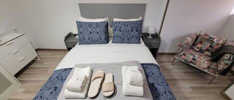 3 chambres, fer et planche à repasser, Wi-Fi gratuit, draps fournis