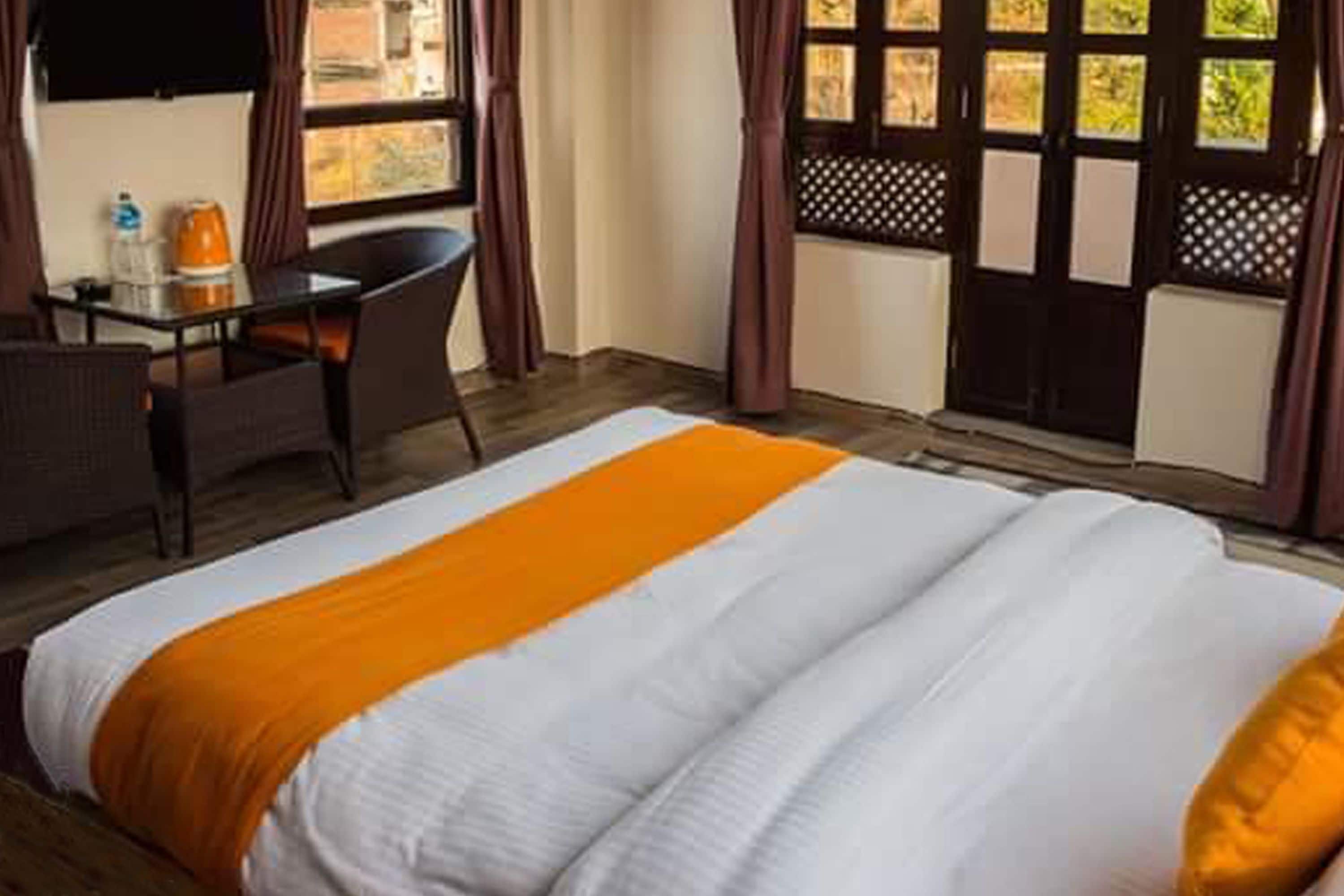 deluxe room | desk, free wifi, bed sheets
