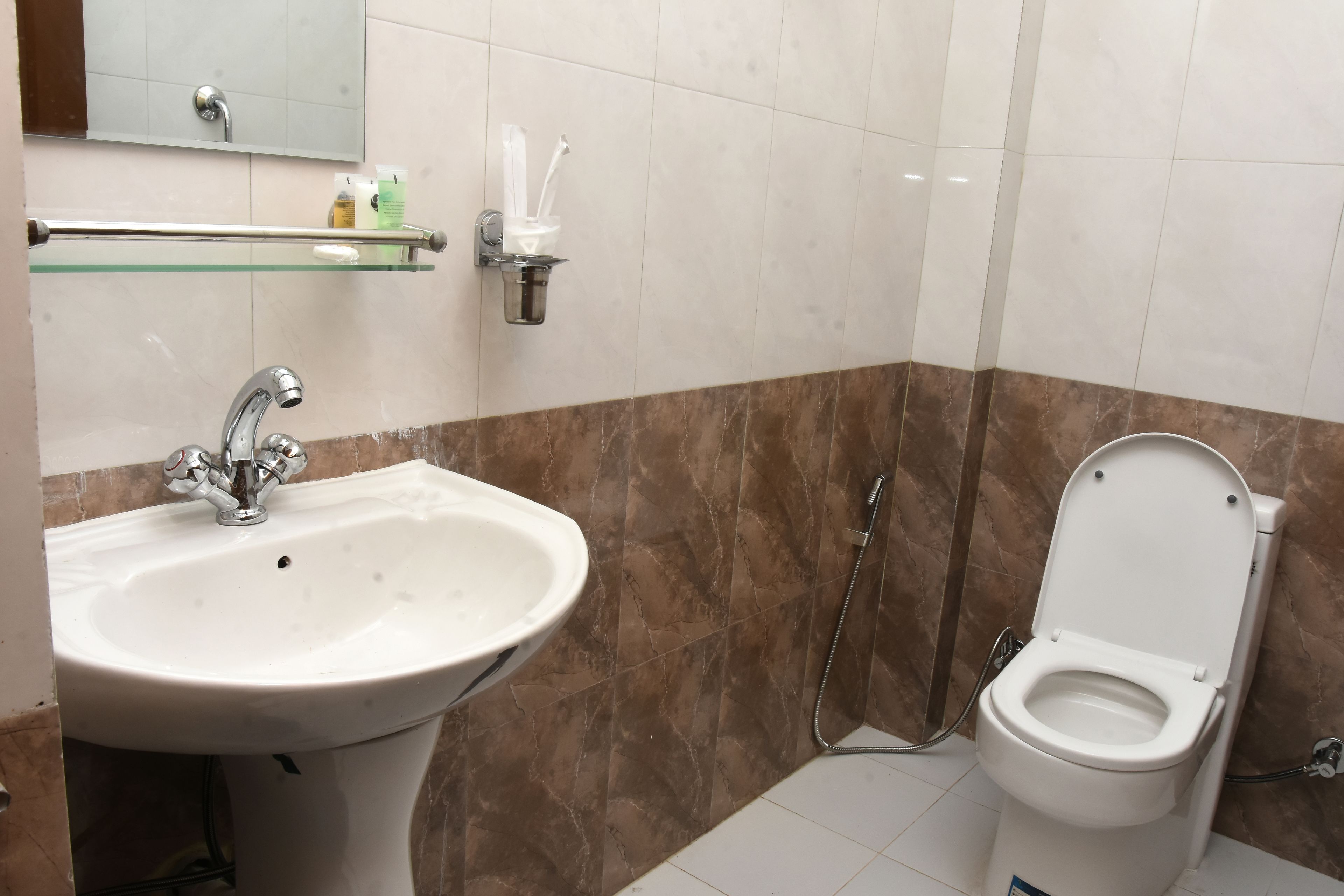 economy room, 1 double bed | bathroom | shower, free toiletries, slippers, towels