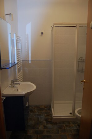 Shower, bidet - Apartment "IL PIANELLO" (Capoliveri)