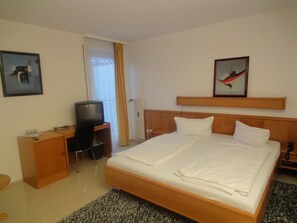 Desk, free cribs/infant beds, rollaway beds, free WiFi - Hotel Metropol (Düsseldorf)