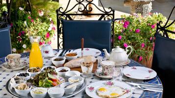 Daily local cuisine breakfast (USD 25 per person)