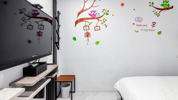 Kahden hengen huone, ei ikkunoita | 1 makuuhuone, ylelliset vuodevaatteet, untuvapeitot