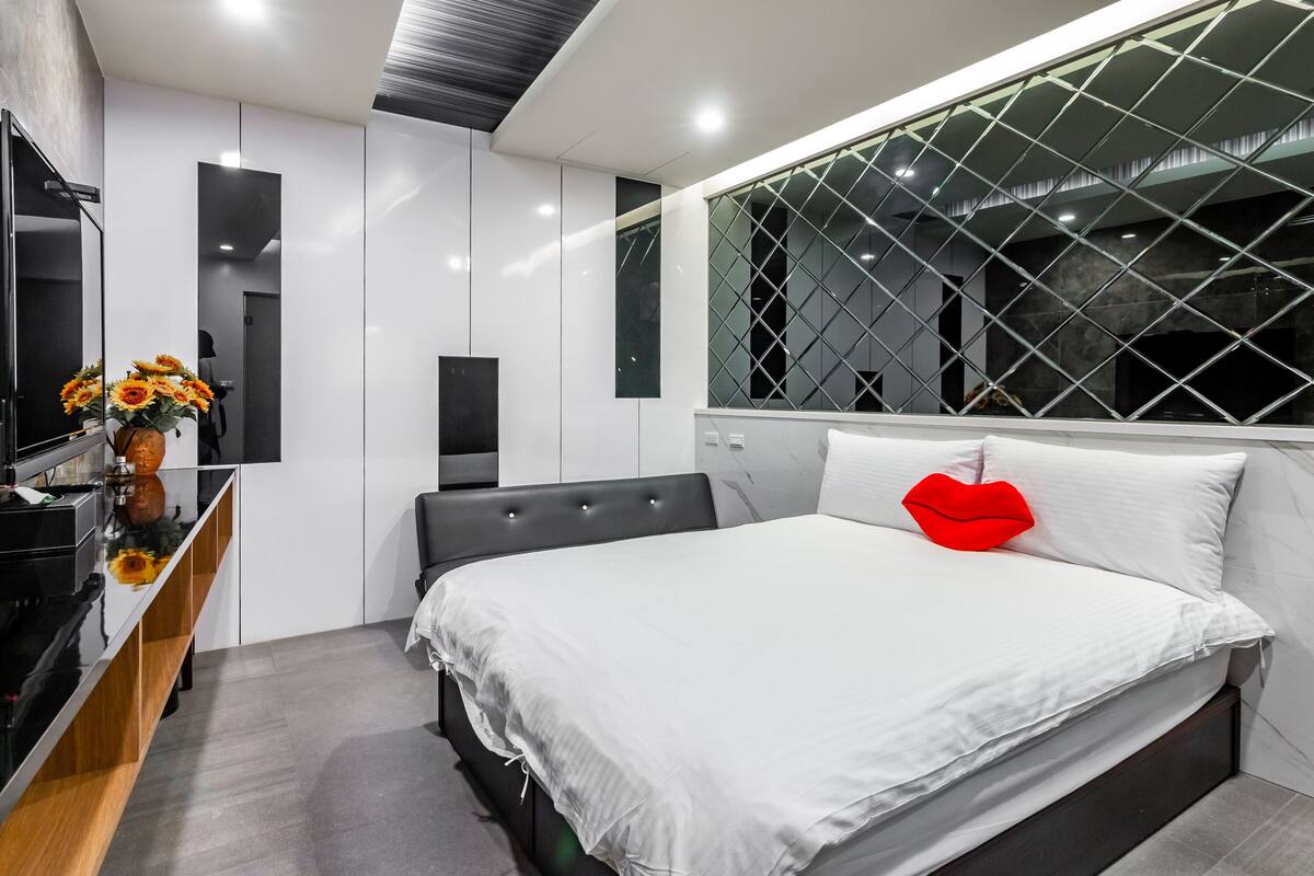 Superior Double Room, No Windows | 1 bedroom, premium bedding, down duvets, pillow-top beds