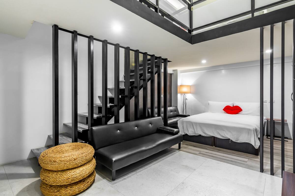 Deluxe Loft, 2 Bedrooms | 1 bedroom, premium bedding, down duvets, pillow-top beds