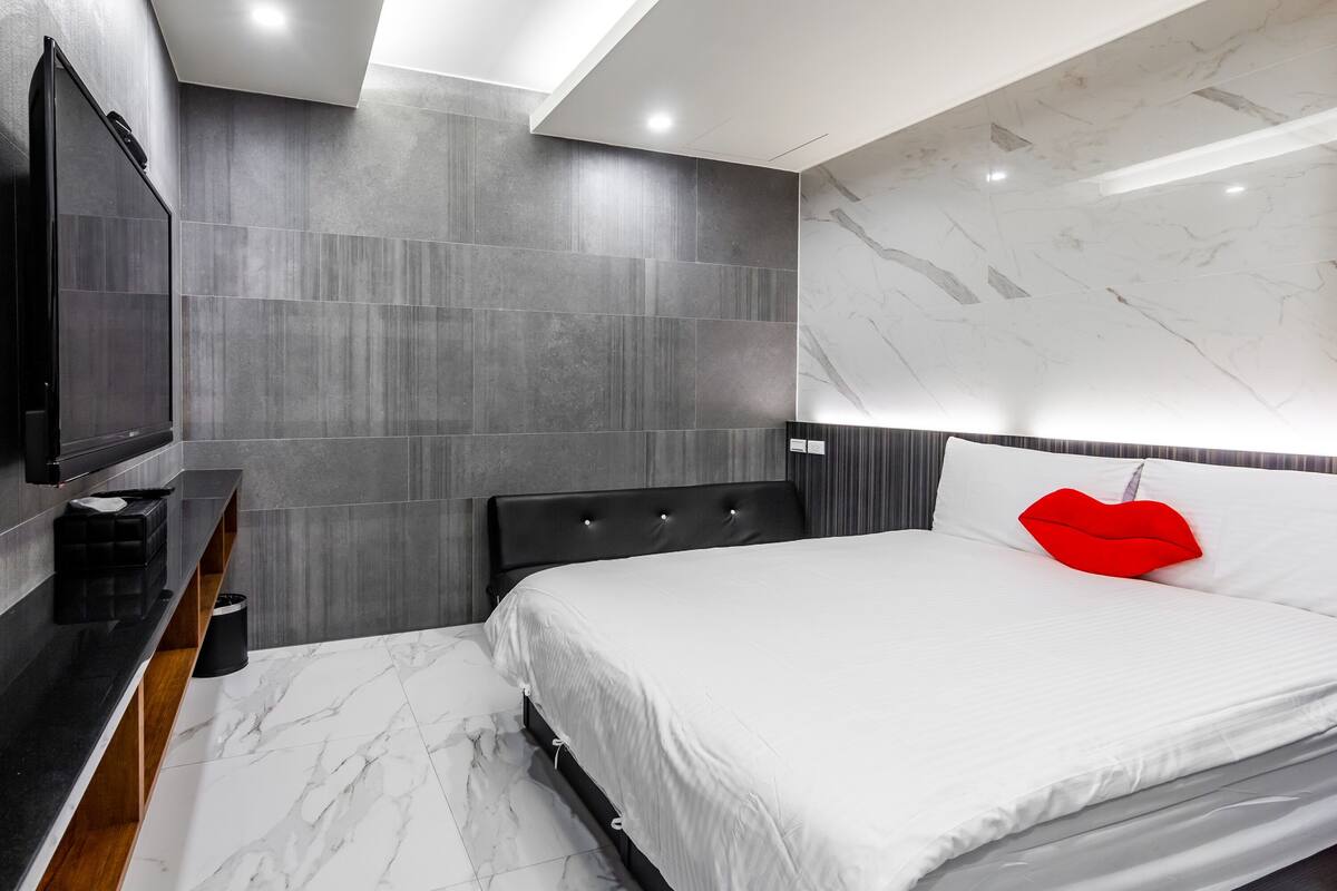 Superior Double Room | 1 bedroom, premium bedding, down duvets, pillow-top beds