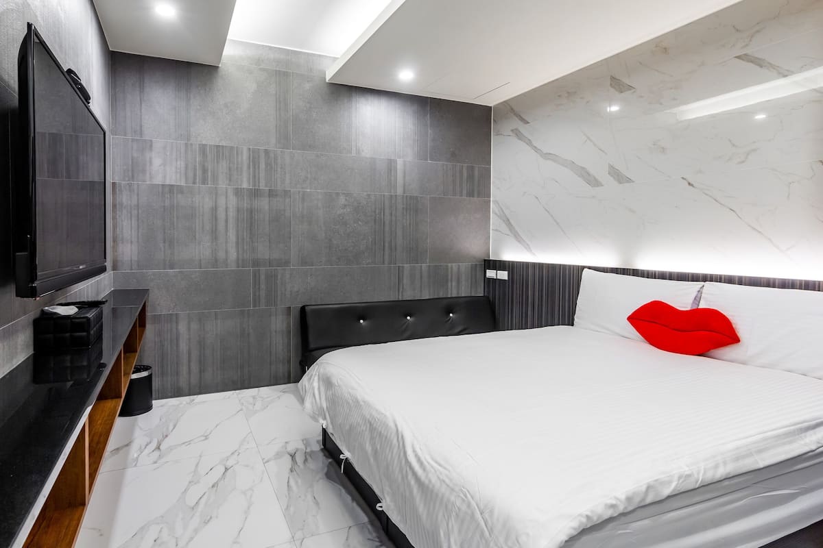 Superior Double Room | 1 bedroom, premium bedding, down duvets, pillow-top beds