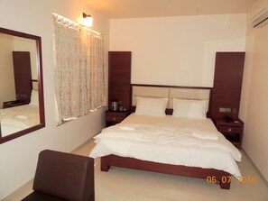 In-room safe, desk, soundproofing, free WiFi