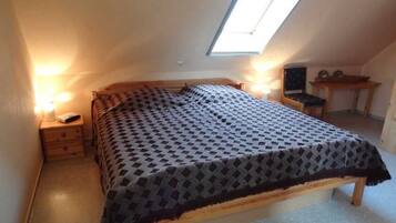 2 Schlafzimmer, Schreibtisch, Reisekinderbett, WLAN