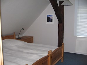 1 dormitorio y ropa de cama